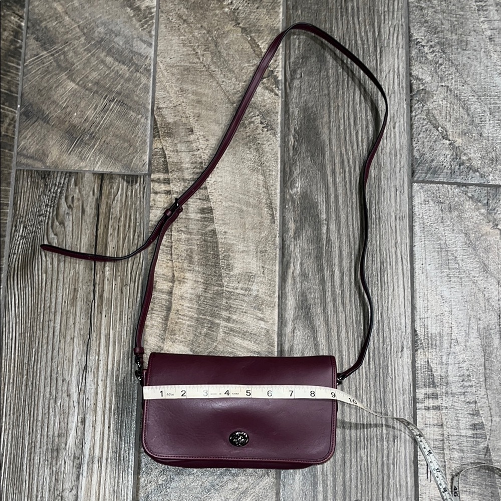 Vintage Coach Red leather Crossbody Bag with Flap Closure and Polished Finish